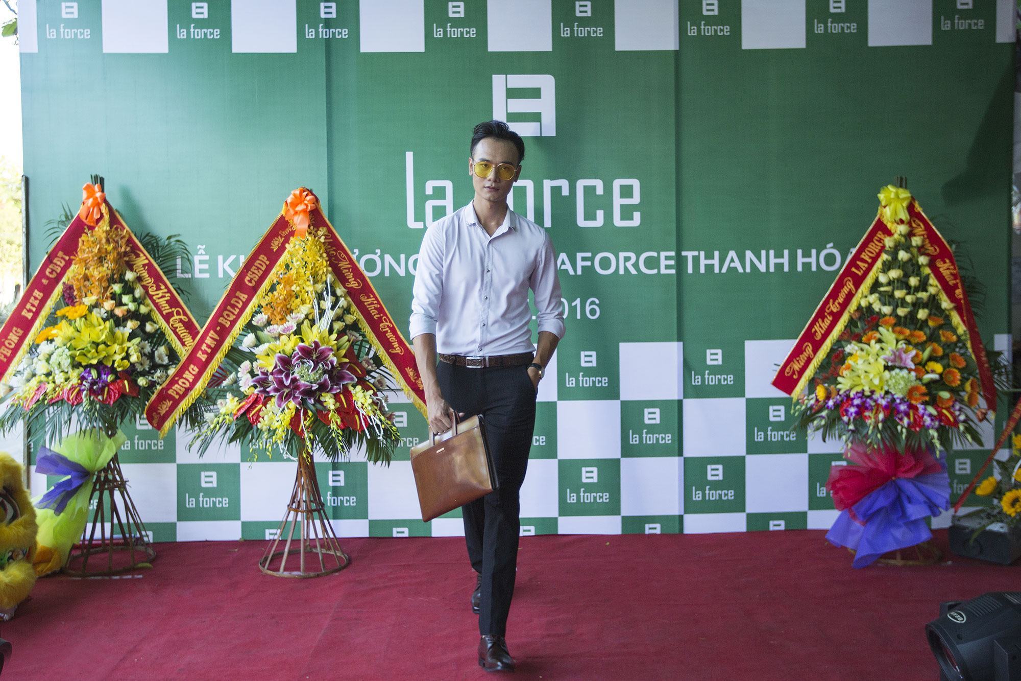 Màn trình diễn các phụ kiện của LaForce của các người mẫu hàng đầu đến từ Hà Nội