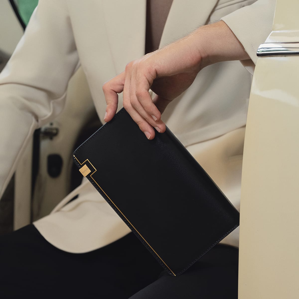 clutch màu đen VCTLA9021-D ảnh 2
