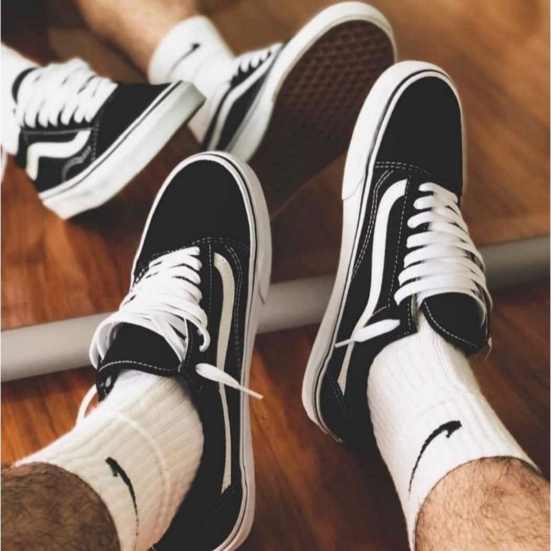 giày sneaker tất trắng