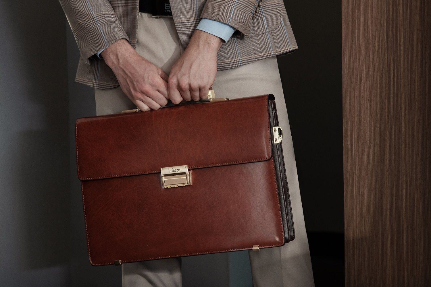 Lookbook cặp táp nam LaForce