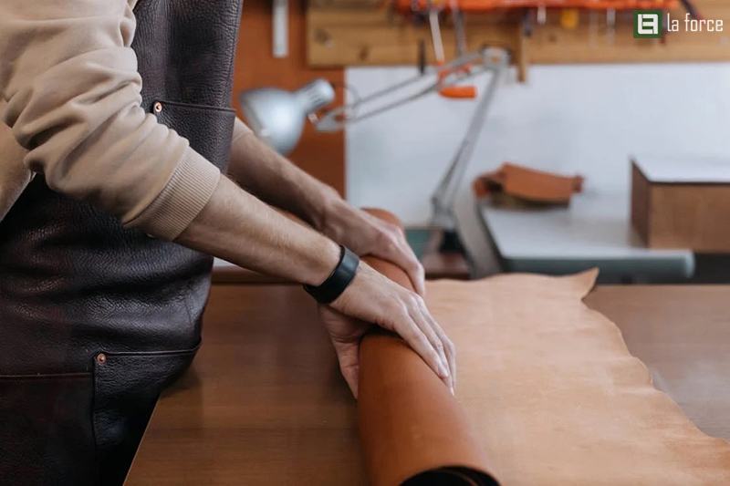 Lựa chọn da làm túi handmade