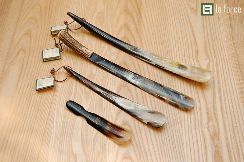 Cây đón gót giày bằng sừng trâu