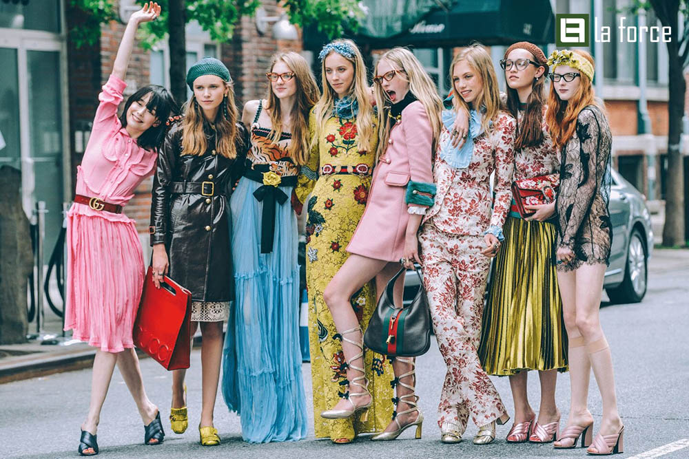 Maximalism đặc trưng bởi sự Phối hợp màu sắc nghệ thuật