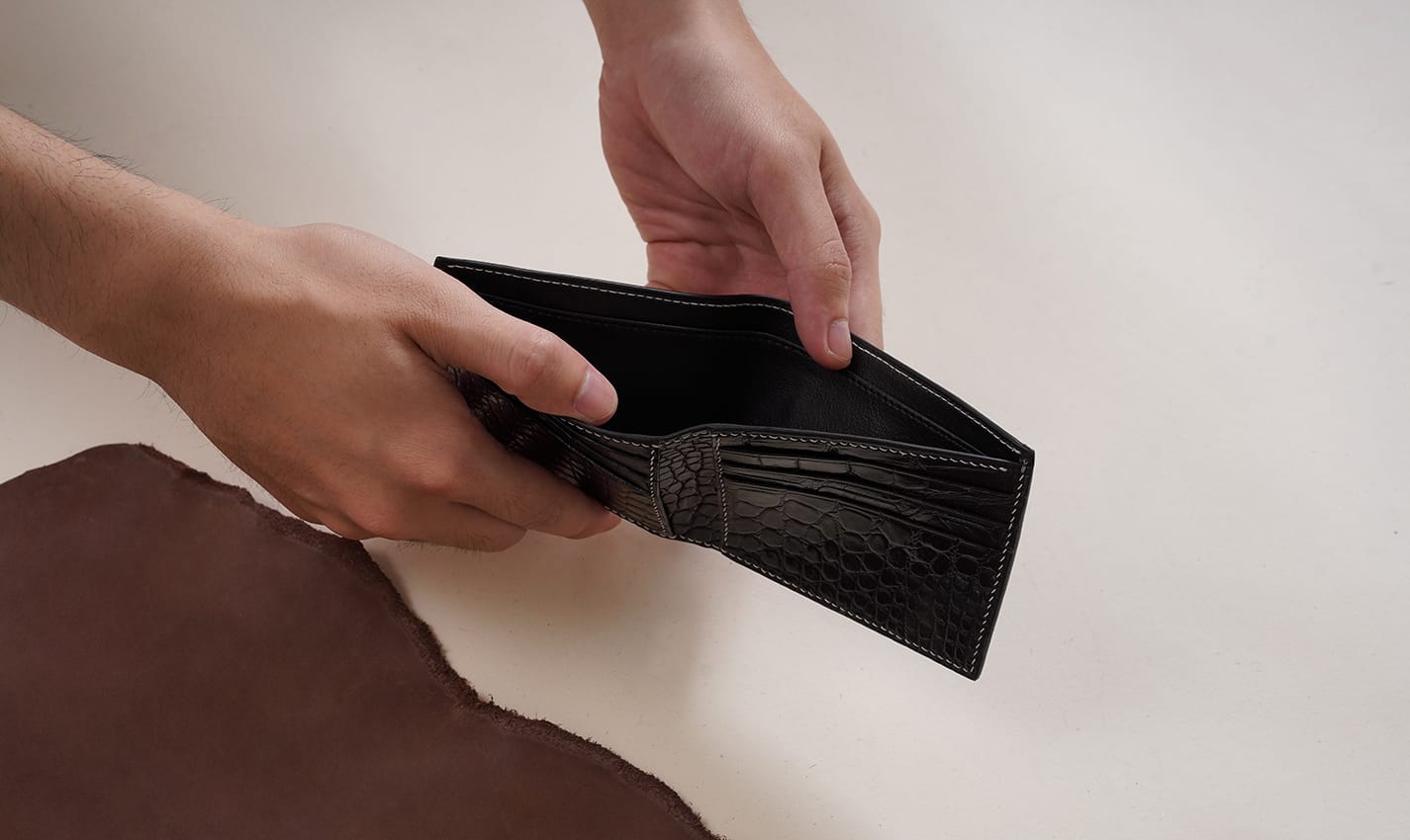 Ảnh danh mục ví da cá sấu nam 3